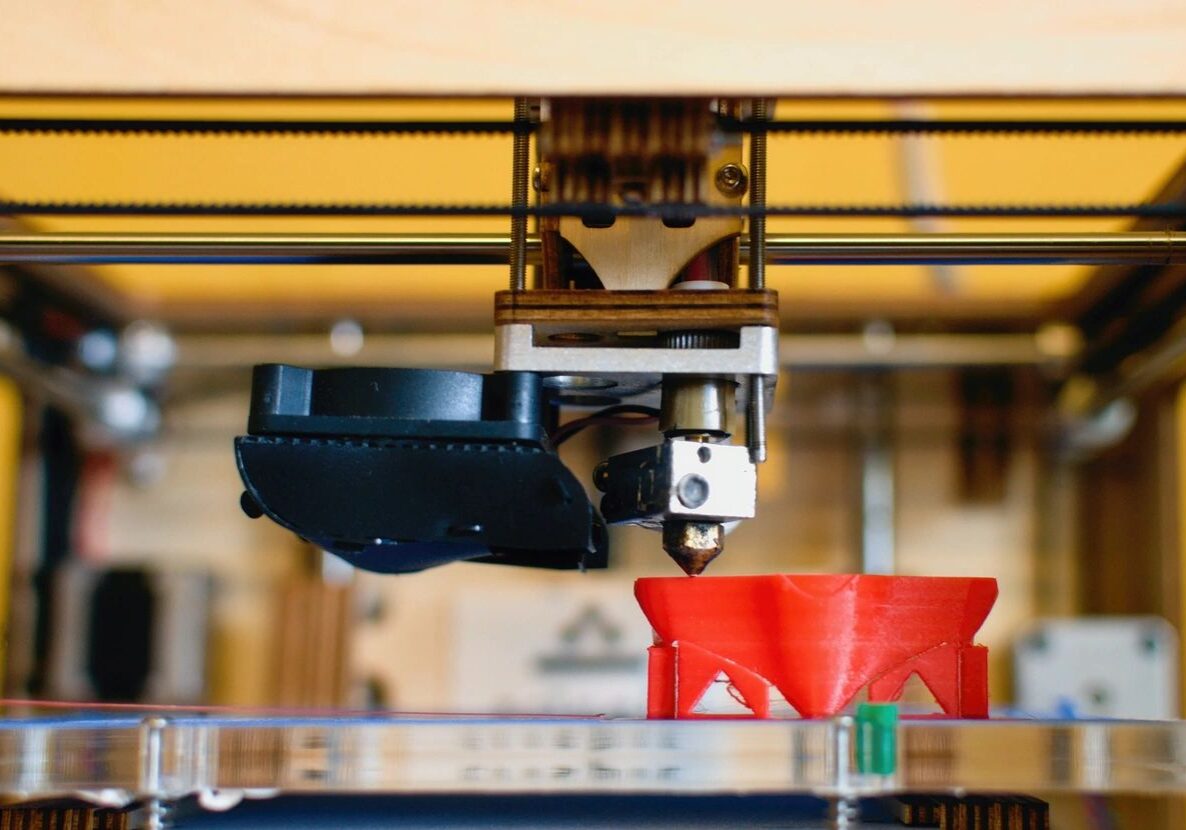 A 3 d printer is being used to make objects.